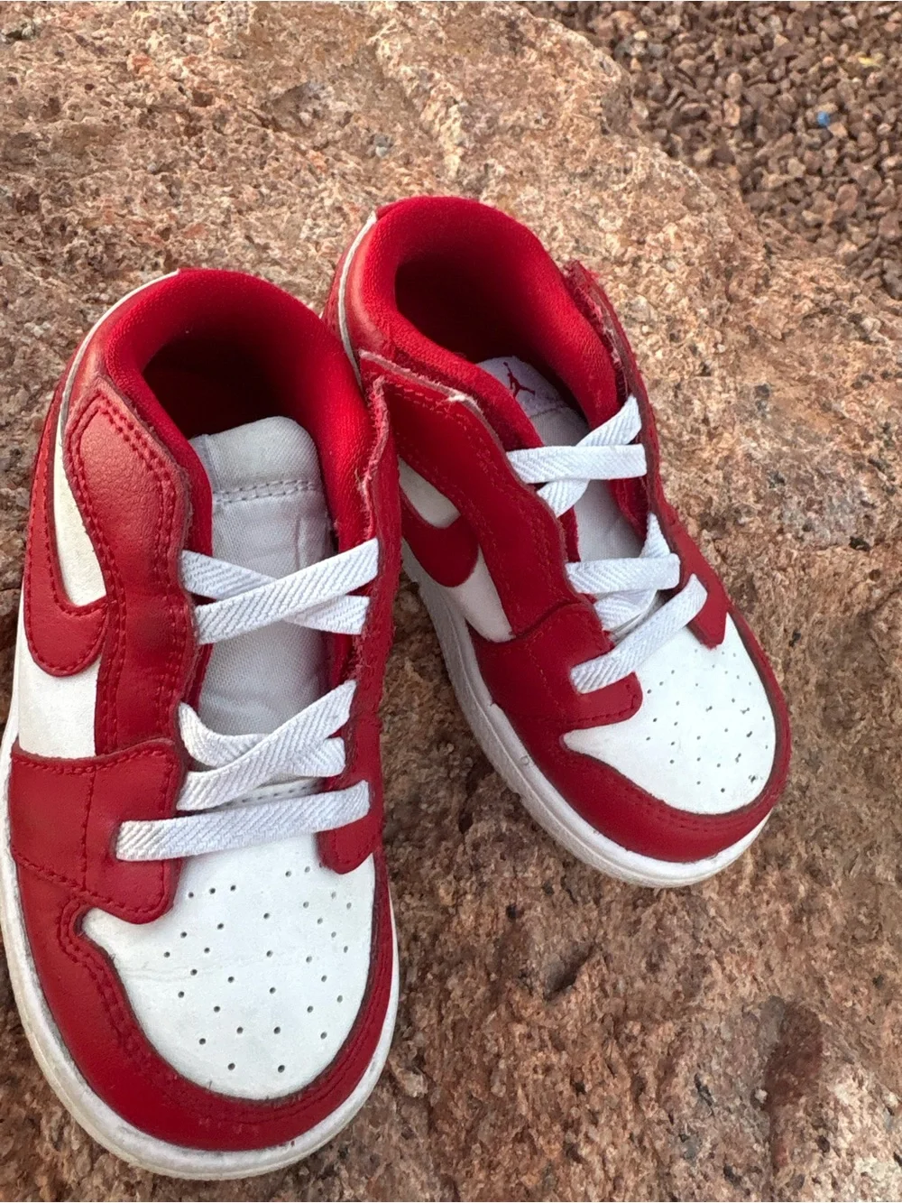 Nike Kids Red and White Hook-and-Loop Low-Top Sneakers